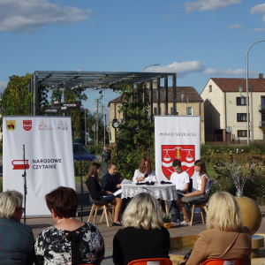 Uczniowie Zespołu Oświatowego im. Waleriana Łukasińskiego w Mordach